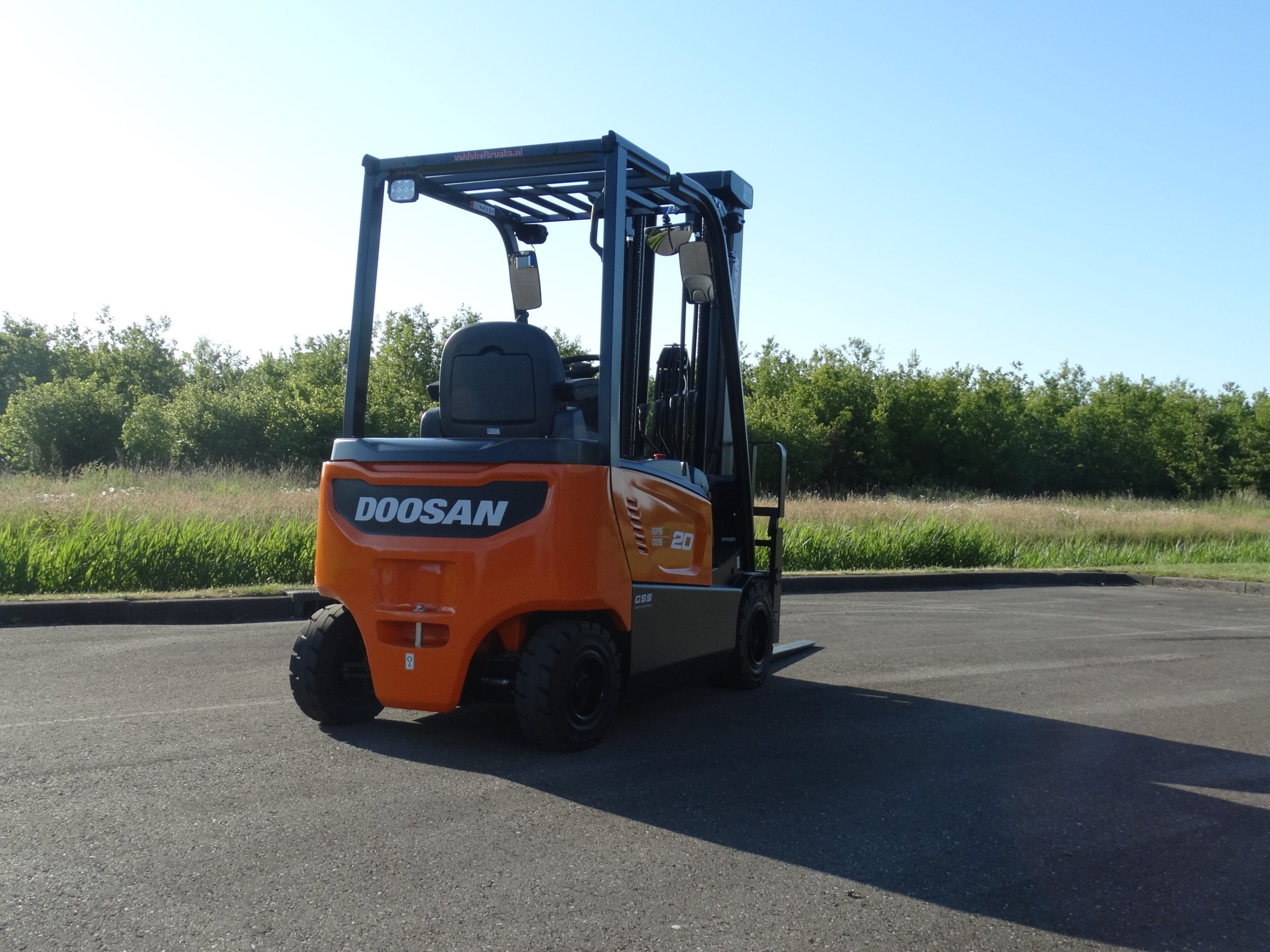 vandeveldeheftrucks_Doosan_nieuw_1