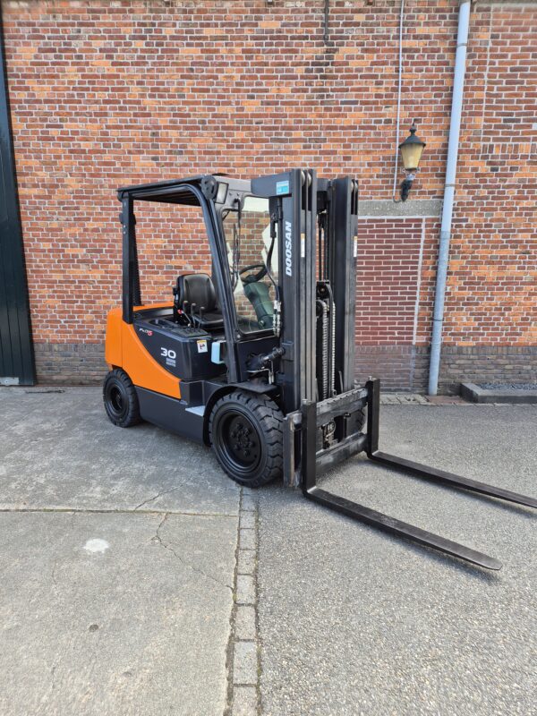 Doosan 605 - Image 2
