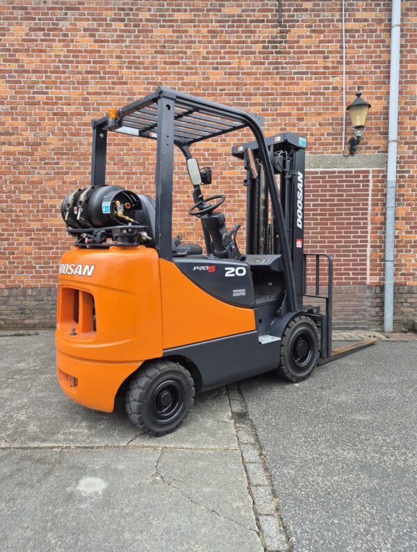 Doosan 607