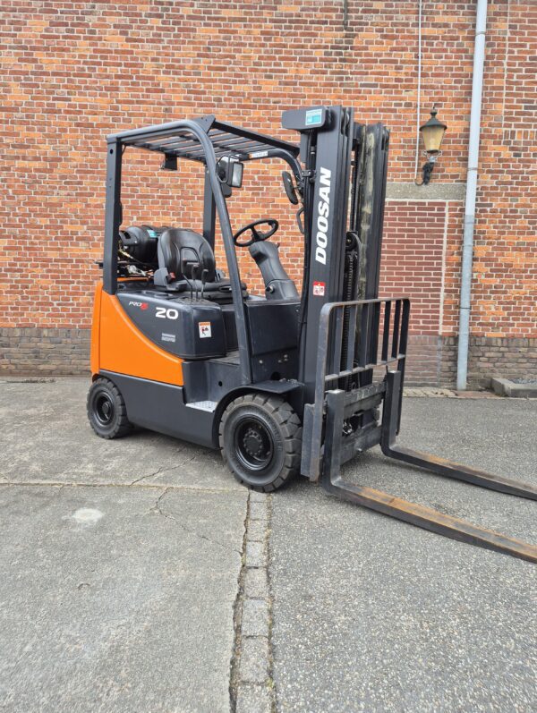 Doosan 607 - Image 2